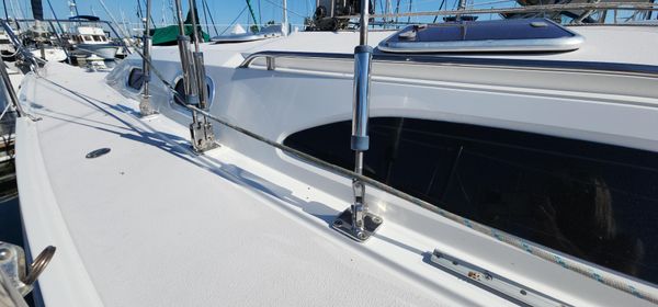 Catalina 350 Sloop image