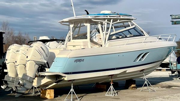 Intrepid 430 Sport Yacht