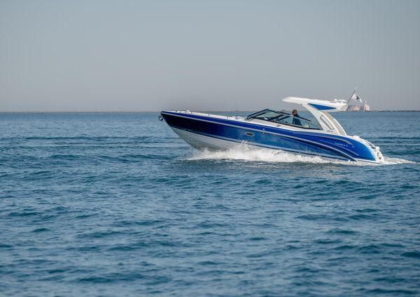 Formula 350 Crossover Bowrider image