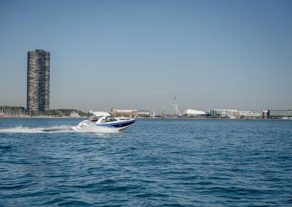 Formula 350 Crossover Bowrider image