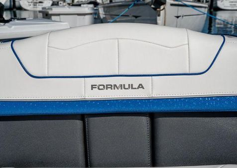 Formula 350 Crossover Bowrider image