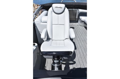 Bentley Pontoons 220 Elite Admiral image