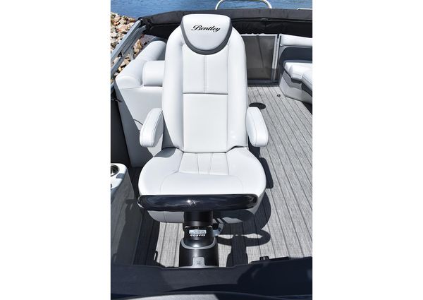 Bentley Pontoons 250 Elite Admiral image