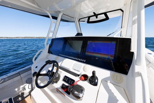 Regulator 41' Center Console image