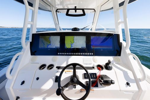 Regulator 41' Center Console image