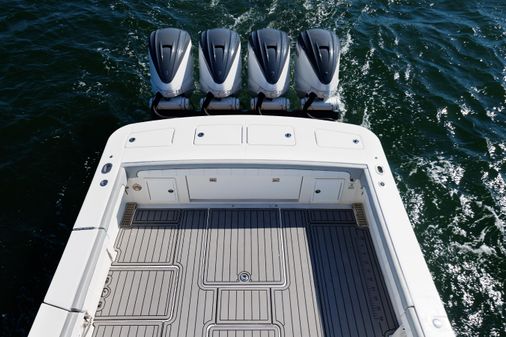 Regulator 41' Center Console image