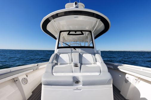 Regulator 41' Center Console image