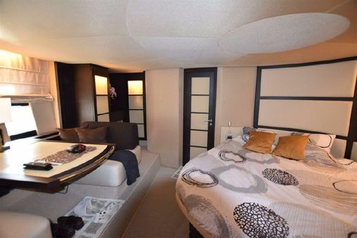 Azimut 62S image