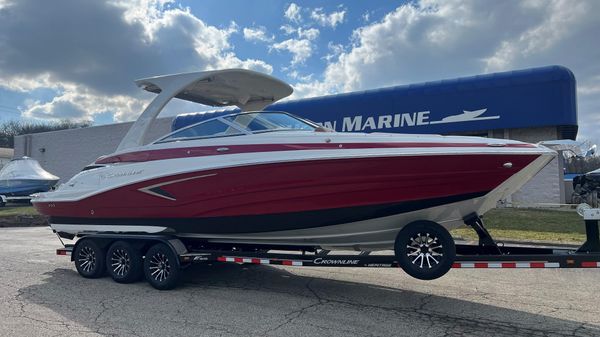 Crownline E305