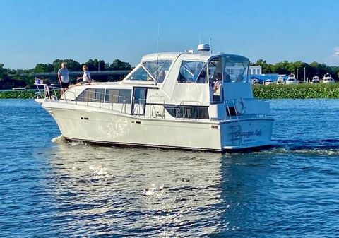 Chris-Craft 381 Catalina image