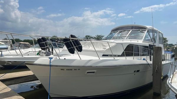 Chris-Craft 381 Catalina