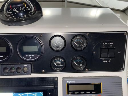 Chris-Craft 381 Catalina image
