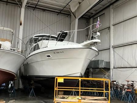 Chris-Craft 381 Catalina image