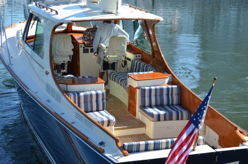 Hinckley Picnic Boat 37 MKIII image