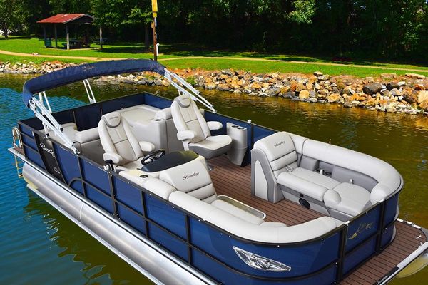 Bentley Pontoons 250 Elite Rear Lounger - main image