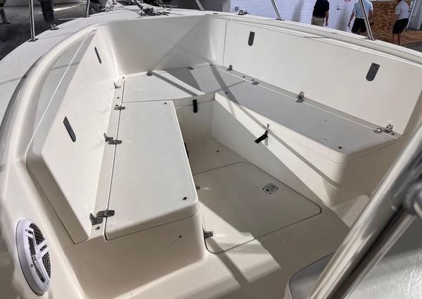 Pursuit 2870 Center Console image