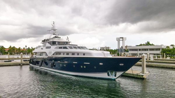 Benetti Custom 118