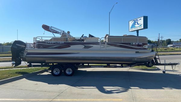 Crestliner Grand Cayman 2585