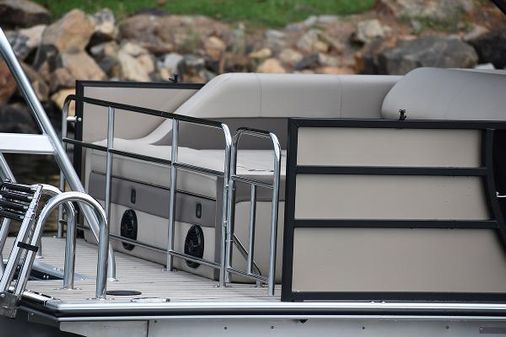Bentley-pontoons 250-ELITE-SWINGBACK-BENCH image