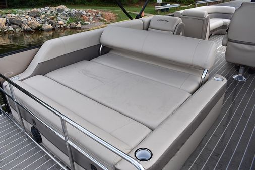 Bentley Pontoons 250 Elite Swingback Bench image