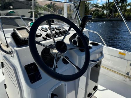 Boston-whaler 180-DAUNTLESS image