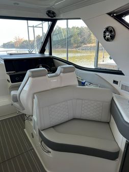 Sea Ray 320 DA Coupe image