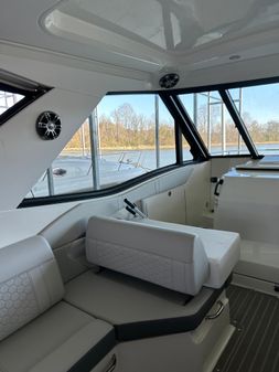 Sea Ray 320 DA Coupe image