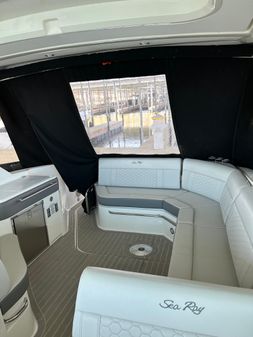 Sea Ray 320 DA Coupe image