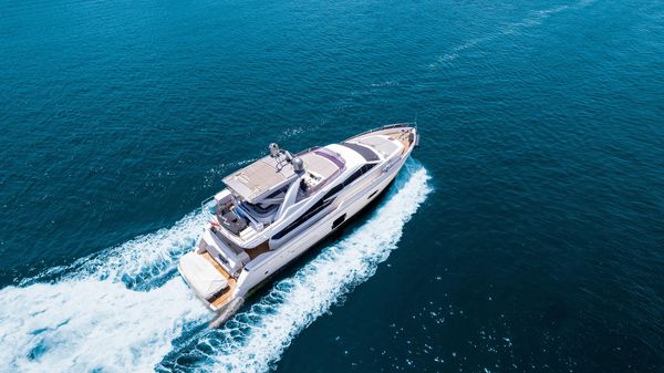Ferretti Yachts 750 