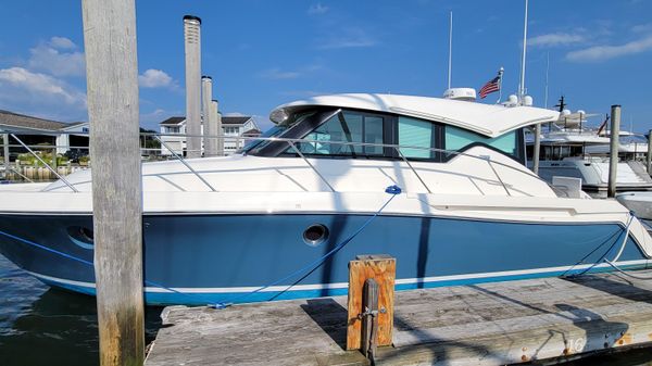 Tiara Yachts 39