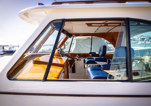 Hinckley 37 Picnic Boat image