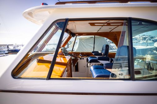 Hinckley 37 Picnic Boat image