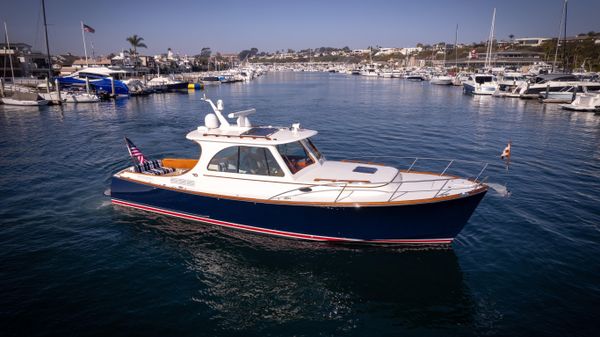 Hinckley 37 Picnic Boat 