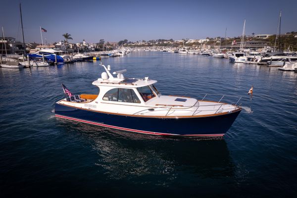 Hinckley 37 Picnic Boat - main image