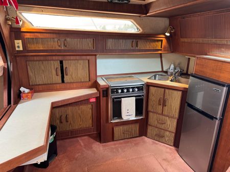 Sea Ray 390 Express Cruiser image