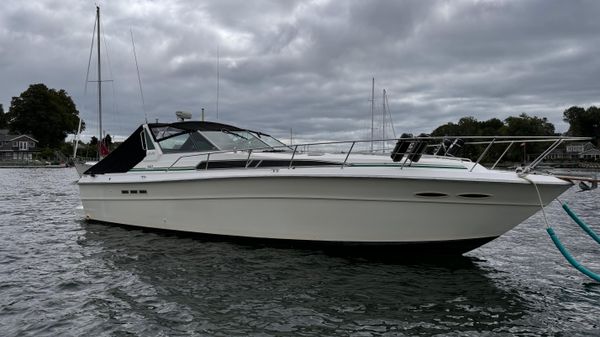 Sea Ray 390 Express Cruiser 