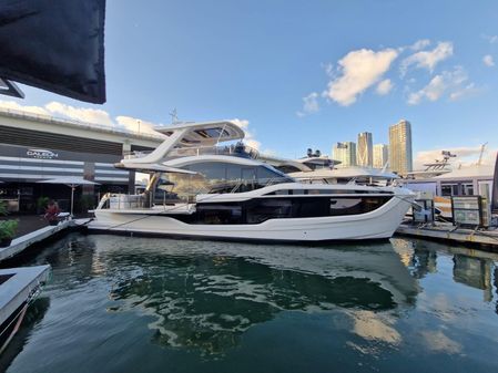 Galeon 560 Fly image