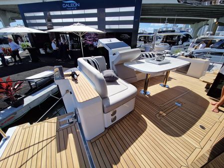 Galeon 560 Fly image