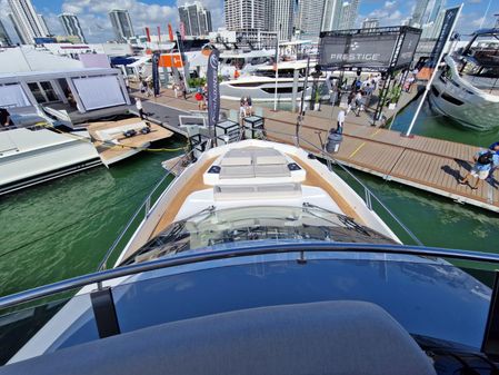 Galeon 560 Fly image