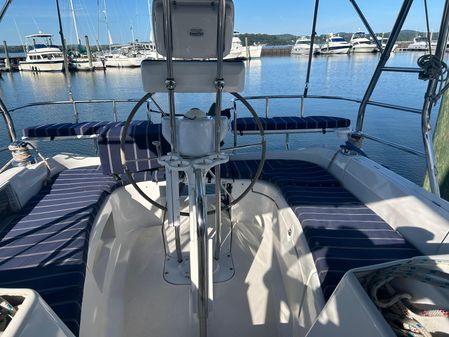 Hunter 38 image