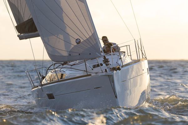 Jeanneau 349 (Performance) In-Stock - main image