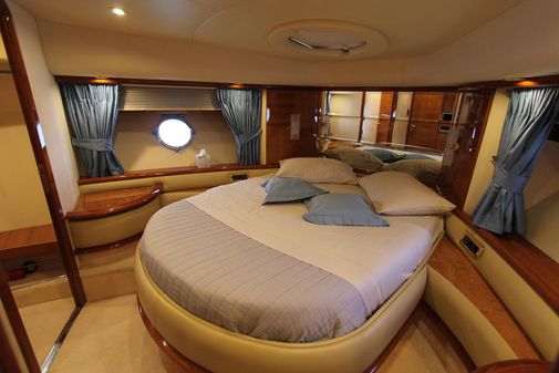 Azimut 62 image