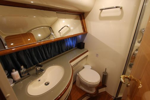 Azimut 62 image