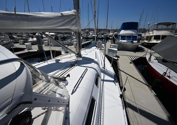 Beneteau 393 image