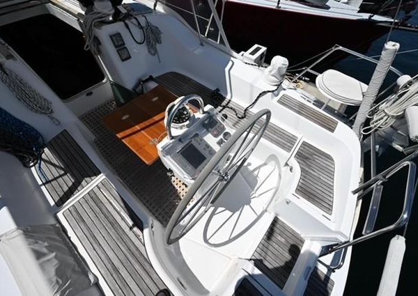 Beneteau 393 image