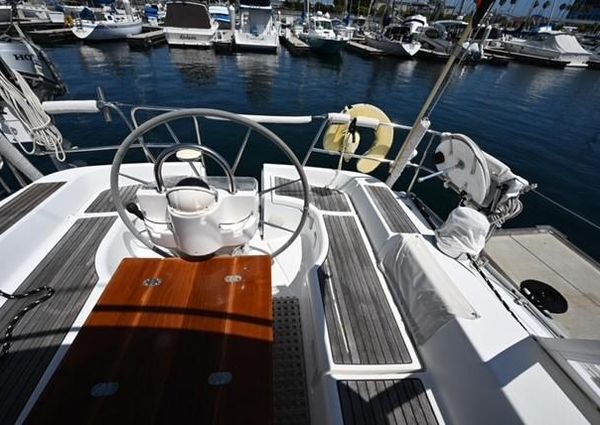 Beneteau 393 image