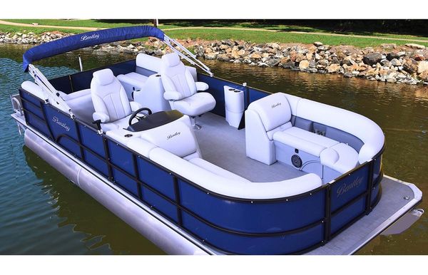 2023 Bentley Pontoons 220 Rear Lounger
