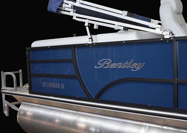 Bentley-pontoons 220-REAR-LOUNGER image