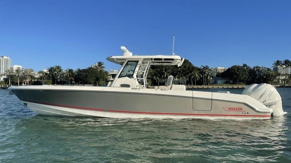 Boston Whaler 330 Outrage