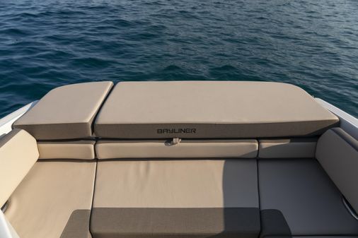 Bayliner VR6 Cuddy image